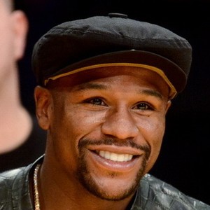 Floyd Mayweather Beli Mobil Mewah untuk Hadiah Dirinya Sendiri