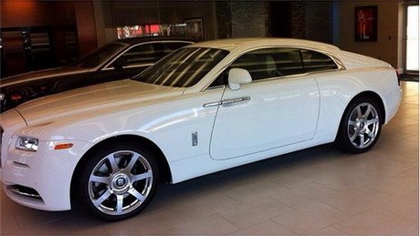 Floyd Mayweather Beli Mobil Mewah untuk Hadiah Dirinya Sendiri