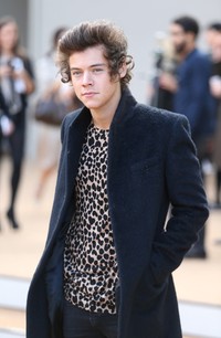 Harry Styles dari One Direction sukses dianugerahi penghargaan dengan kategori Best Look. Chris Jackson/Getty Images.