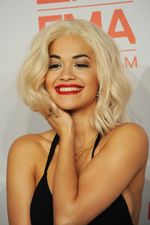 Ooh La La, Rita Ora Elegan dan Seksi di MTV EMA 2013