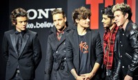 Tak kalah dengan Eminem, One Direction berhasil memborong dua penghargaan sekaligus yakni, Best Pop dan Best UK & Ireland. Keith Tsuji/Getty Images.