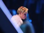Raih Penghargaan, Miley Cyrus Merokok di Panggung