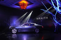 Dengan desain dua-pintu yang menawan, body fastback Wraith memancarkan pesona kekuatan, gaya dan drama. Wraith memiliki gradasi dua warna, Darkest Tungsten di bagian bawah dan Jubilee Silver di bagian atas, yang memperkuat desainnya yang anggun dan keunikan karakternya. (dok. Rolls-Royce)
