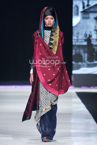 Jakarta, Indonesia - 20 Oktober. Deden Siswanto Royal Fair. Jakarta Fashion Week 2014 at Senayan City. Jakarta. [Foto: Mohammad Abduh/Wolipop]