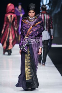 Jakarta, Indonesia - 20 Oktober. Deden Siswanto Royal Fair. Jakarta Fashion Week 2014 at Senayan City. Jakarta. [Foto: Mohammad Abduh/Wolipop]