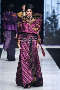 Jakarta, Indonesia - 20 Oktober. Deden Siswanto Royal Fair. Jakarta Fashion Week 2014 at Senayan City. Jakarta. [Foto: Mohammad Abduh/Wolipop]