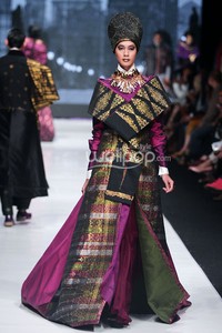 Jakarta, Indonesia - 20 Oktober. Deden Siswanto Royal Fair. Jakarta Fashion Week 2014 at Senayan City. Jakarta. [Foto: Mohammad Abduh/Wolipop]