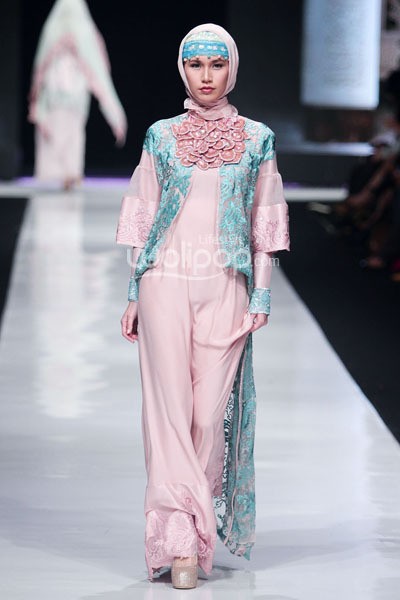 Jakarta, Indonesia - 20 Oktober 2013. Elements by Ronald V Gaghana. Jakarta Fashion Week 2014 at Senayan City. Jakarta. [Foto: Mohammad Abduh/Wolipop]