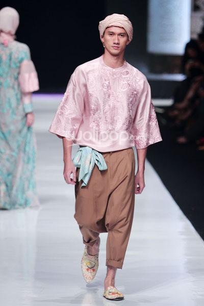 Jakarta, Indonesia - 20 Oktober 2013. Elements by Ronald V Gaghana. Jakarta Fashion Week 2014 at Senayan City. Jakarta. [Foto: Mohammad Abduh/Wolipop]
