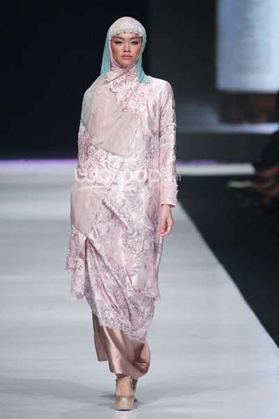 Jakarta, Indonesia - 20 Oktober 2013. Elements by Ronald V Gaghana. Jakarta Fashion Week 2014 at Senayan City. Jakarta. [Foto: Mohammad Abduh/Wolipop]