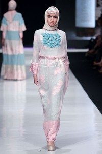 Jakarta, Indonesia - 20 Oktober 2013. Elements by Ronald V Gaghana. Jakarta Fashion Week 2014 at Senayan City. Jakarta. [Foto: Mohammad Abduh/Wolipop]