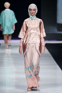 Jakarta, Indonesia - 20 Oktober 2013. Elements by Ronald V Gaghana. Jakarta Fashion Week 2014 at Senayan City. Jakarta. [Foto: Mohammad Abduh/Wolipop]