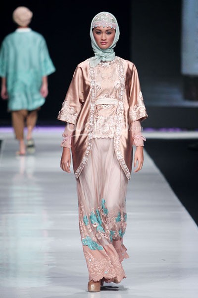 Jakarta, Indonesia - 20 Oktober 2013. Elements by Ronald V Gaghana. Jakarta Fashion Week 2014 at Senayan City. Jakarta. [Foto: Mohammad Abduh/Wolipop]