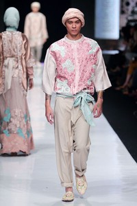 Jakarta, Indonesia - 20 Oktober 2013. Elements by Ronald V Gaghana. Jakarta Fashion Week 2014 at Senayan City. Jakarta. [Foto: Mohammad Abduh/Wolipop]