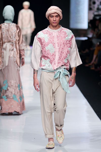 Jakarta, Indonesia - 20 Oktober 2013. Elements by Ronald V Gaghana. Jakarta Fashion Week 2014 at Senayan City. Jakarta. [Foto: Mohammad Abduh/Wolipop]