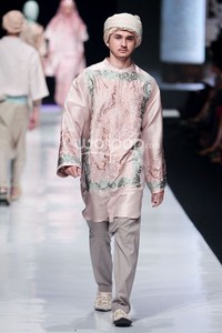 Jakarta, Indonesia - 20 Oktober 2013. Elements by Ronald V Gaghana. Jakarta Fashion Week 2014 at Senayan City. Jakarta. [Foto: Mohammad Abduh/Wolipop]