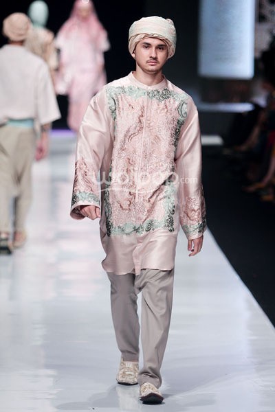 Jakarta, Indonesia - 20 Oktober 2013. Elements by Ronald V Gaghana. Jakarta Fashion Week 2014 at Senayan City. Jakarta. [Foto: Mohammad Abduh/Wolipop]