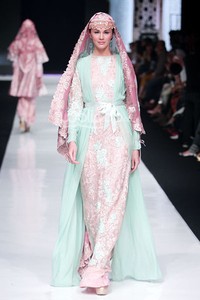 Jakarta, Indonesia - 20 Oktober 2013. Elements by Ronald V Gaghana. Jakarta Fashion Week 2014 at Senayan City. Jakarta. [Foto: Mohammad Abduh/Wolipop]