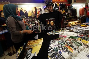 Kaus Soeharto Penak Jamanku To...? Kalahkan Jokowi