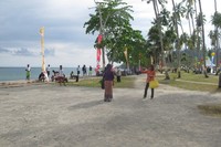 Pantai WTC atau Waisai Torang Cinta adalah salah satu pantai yang ramai dikunjungi traveler saat ke Raja Ampat. Bisa dibilang, inilah salah satu tempat paling ramai di Waisai (Putri/detikTravel)
