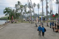 Uniknya, datang ke pantai ini mengingatkan traveler asal Jakarta kepada Pantai Ancol. Ya, pantai ini memang memiliki penampilan yang mirip dengan Ancol di Jakarta Utara (Putri/detikTravel)