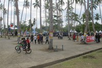 Terlepas dari itu semua, WTC memang salah satu tempat berkumpul favorit penduduk Waisai. Hampir setiap sore penduduk menghabiskan waktu dan menantikan sunset datang di tepian WTC (Putri/detikTravel)