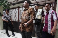 Penggeledahan ini disaksikan pengacara Anas.