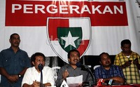 Ma'mun Murod Al Barbasy (tengah) menyatakan keberatan dengan penyitaan barang bukti berupa uang yang sebetulnya milik PPI. Uang itu menurutnya untuk kegiatan selama 1 tahun ke depan sejak deklarasi.