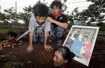 Lisa Kubur Diri Protes Penangkapan Ayahnya