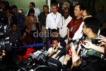Beberapa Mantan Calon Bupati Jenguk Akil Mochtar