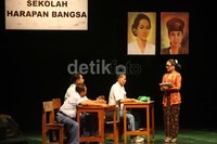 Namun kemudian mereka tersadarkan tentang artinya sebuah sejarah bagi sebuah bangsa.