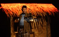 Pentas ini motori oleh Agus Noor Djaduk Ferianto dan Butet Kartaredjasa.