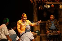 Opera ini juga menghadirkan Gubernur Lembaga Ketahanan Nasional (Lemhannas) Budi Susilo Soepandji dan Panglima TNI Jenderal Moeldoko.