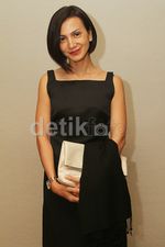 Hitam-hitam Wanda Hamidah dan Mona Ratuliu