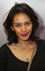 Gaya Masayu Anastasia dengan Rok Mini