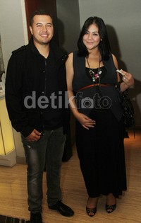 Rifat Sungkar dan Sissy di premiere film NOAH Awal Semula di XXI Epicentrum, Rasuna Said, Kuningan, Jakarta Selatan, Senin (11/11/2013). Gus Mun/detikHOT.