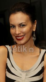 Sophia Mueller Tetap Hot di Usia 43 Tahun
