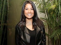 Titi selalu menebar senyuman saat di depan kamera. Gus Mun/detikHOT.