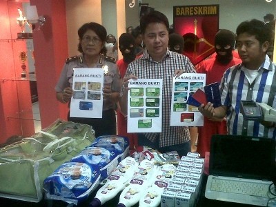 Sindikat Ini Ubah Kartu Debit Jadi Kartu Kredit