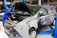Diler Chevrolet di Bekasi ini dimiliki oleh NAW (Nusantara Autoworld) yang memiliki showroom seluas 2.695 meter persegi yang dapat mengakomodasi 6 display line-up Chevrolet termasuk Spin, Captiva, All New Aveo dan Orlando.
