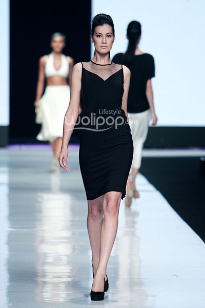 Jakarta, Indonesia - 21 Oktober. Ardistia Dwiasri JUARA. Jakarta Fashion Week 2014 at Senayan City. 21 Oktober 2013. Jakarta. [Foto: Mohammad Abduh/Wolipop]