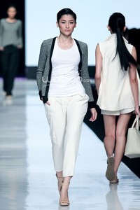 Jakarta, Indonesia - 21 Oktober. Ardistia Dwiasri JUARA. Jakarta Fashion Week 2014 at Senayan City. 21 Oktober 2013. Jakarta. [Foto: Mohammad Abduh/Wolipop]