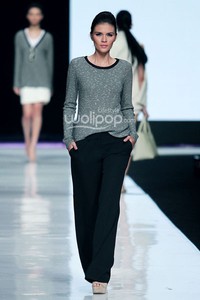 Jakarta, Indonesia - 21 Oktober. Ardistia Dwiasri JUARA. Jakarta Fashion Week 2014 at Senayan City. 21 Oktober 2013. Jakarta. [Foto: Mohammad Abduh/Wolipop]