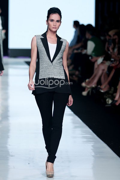 Jakarta, Indonesia - 21 Oktober. Ardistia Dwiasri JUARA. Jakarta Fashion Week 2014 at Senayan City. 21 Oktober 2013. Jakarta. [Foto: Mohammad Abduh/Wolipop]