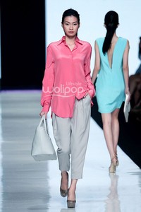 Jakarta, Indonesia - 21 Oktober. Ardistia Dwiasri JUARA. Jakarta Fashion Week 2014 at Senayan City. 21 Oktober 2013. Jakarta. [Foto: Mohammad Abduh/Wolipop]