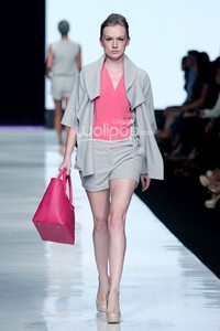 Jakarta, Indonesia - 21 Oktober. Ardistia Dwiasri JUARA. Jakarta Fashion Week 2014 at Senayan City. 21 Oktober 2013. Jakarta. [Foto: Mohammad Abduh/Wolipop]