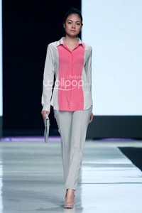 Jakarta, Indonesia - 21 Oktober. Ardistia Dwiasri JUARA. Jakarta Fashion Week 2014 at Senayan City. 21 Oktober 2013. Jakarta. [Foto: Mohammad Abduh/Wolipop]