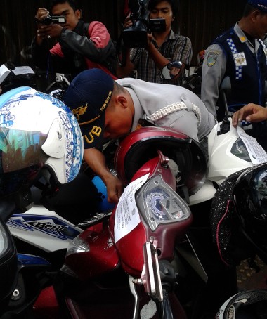 Ahok: Cabut Pelat Nomor Agar Pengendara Mau Ditilang