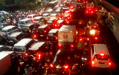 Hujan di Jakarta Menghilang, Macet pun Menghadang