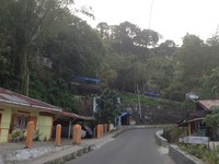 Traveler yang ingin mencobanya bisa berangkat dari Koto Gadang atau Bukittinggi. Jika berangkat dari Bukittinggi, Janjang ini berada dekat dengan pintu Lobang Jepang (Putri/detikTravel)